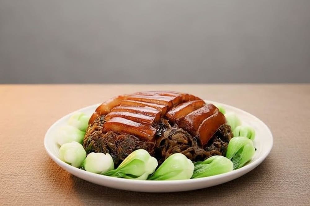 Món ăn đặc biệt của người dân tộc Tày, làm từ các nguyên liệu như thịt heo, gạo nếp, tạo nên hương vị đậm đà và thơm ngon